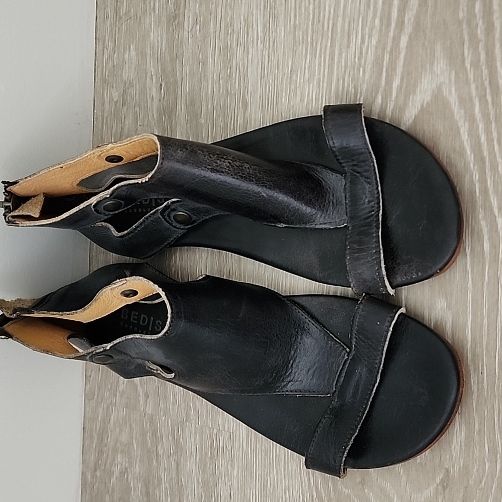 Bedstu Soto Black Rustic Leather Sandals Size 9